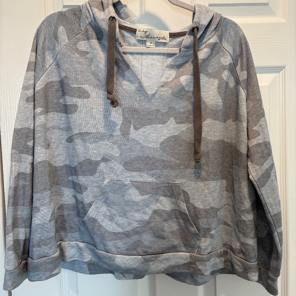 Vintage Havana Cropped Camo sweatshirt
